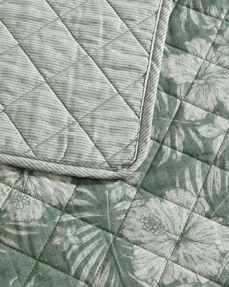 Hibiscus Jungle Reversible 3-Piece King Quilt Set