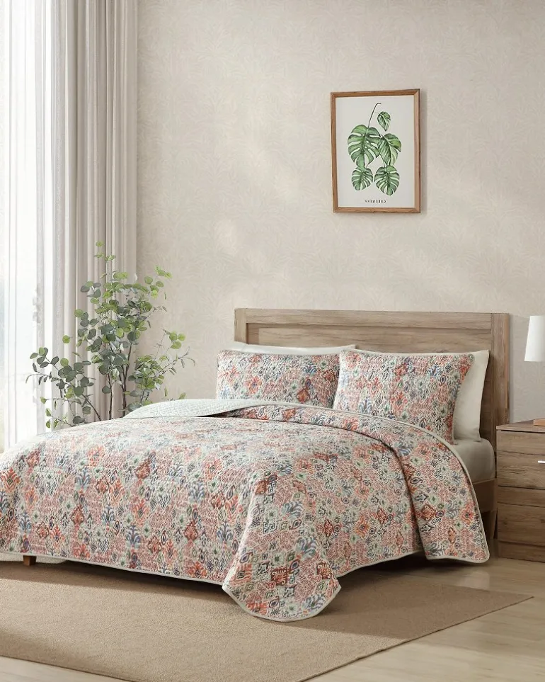 Ikat Tropics Reversible 3-Piece Full/Queen Quilt Set